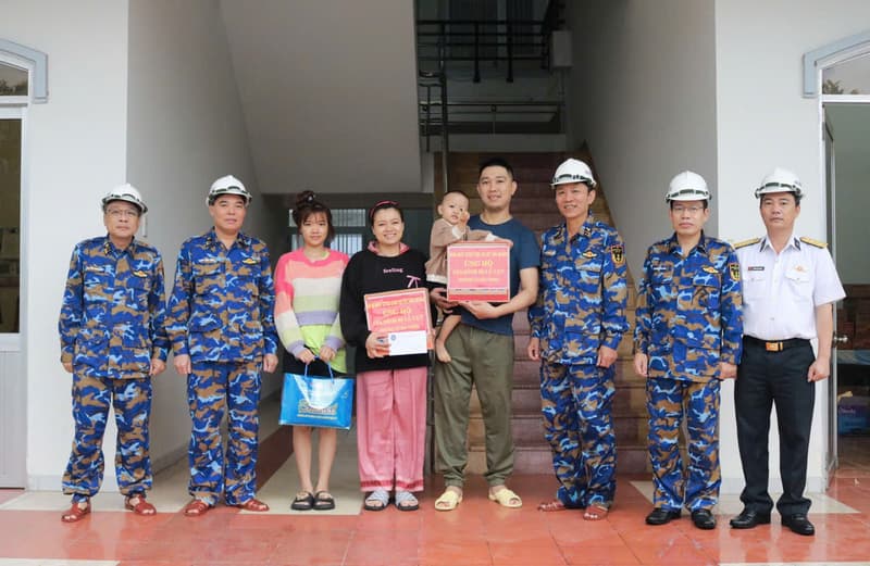 Nhà máy Z753 chung sức giúp nhân dân vùng lũ