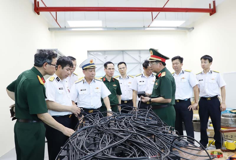 Cục Khoa học quân sự kiểm tra tiến độ các đề tài, nhiệm vụ tại Viện Kỹ thuật Hải quân