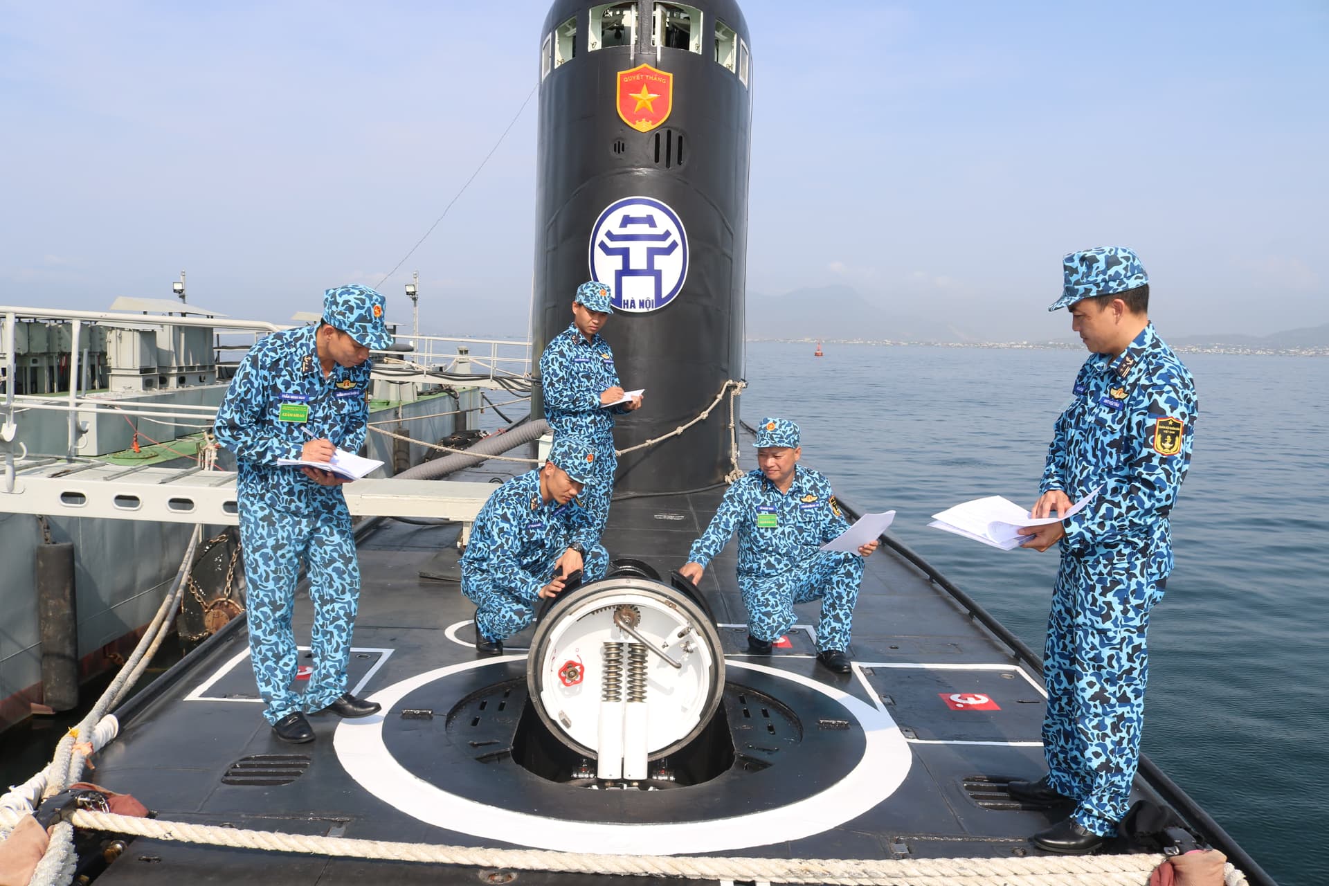 Lữ đoàn tàu ngầm 189 khai mạc hội thi khoang tàu ngầm chính quy mẫu mực