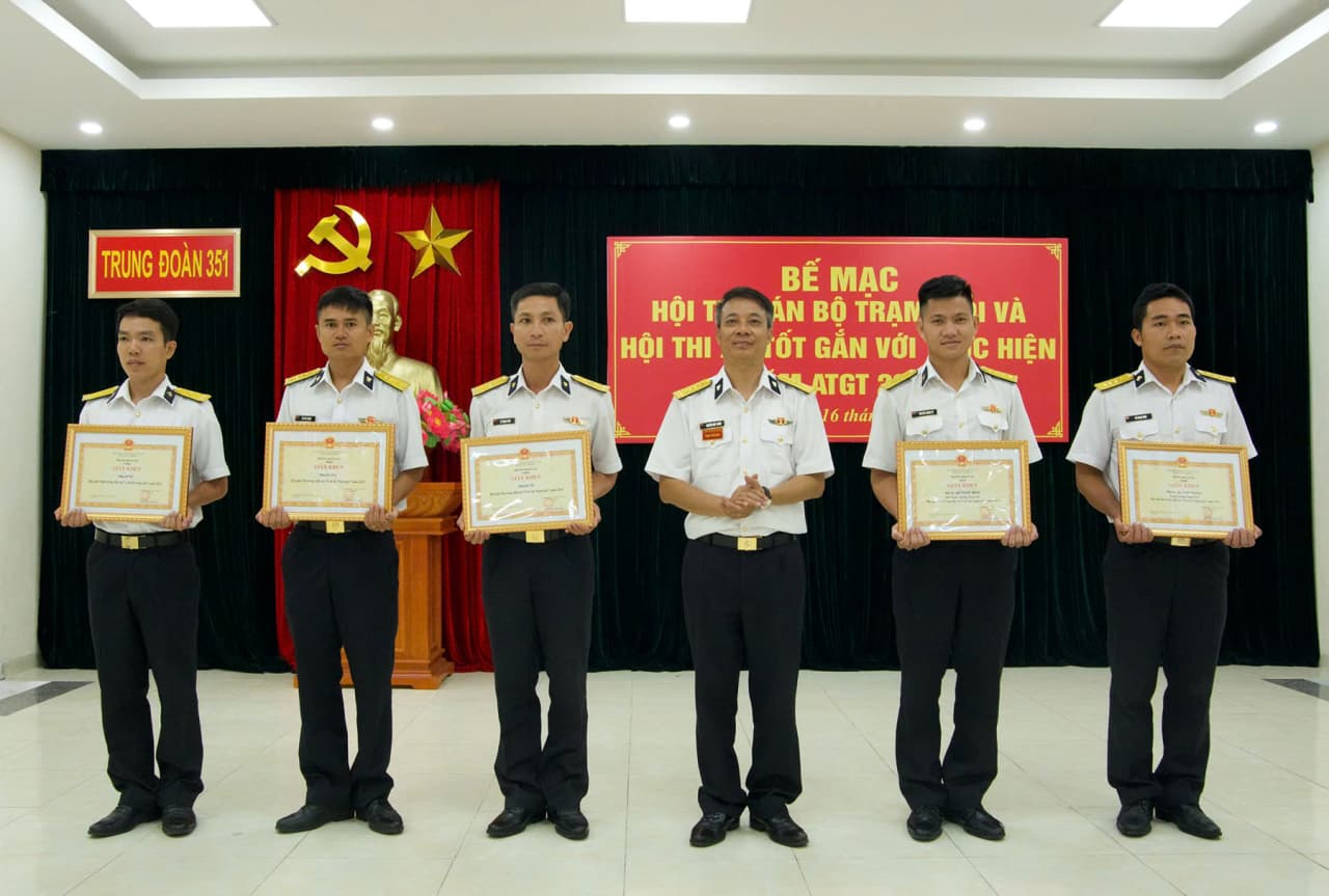 Trung đoàn 351: Bế mạc thi cán bộ trạm giỏi và thi xe tốt