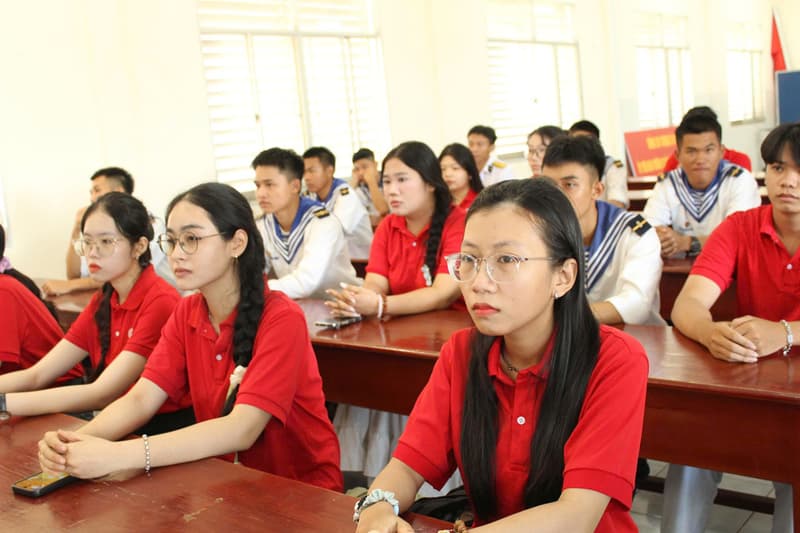 Lữ đoàn 171 thông tin về biển đảo