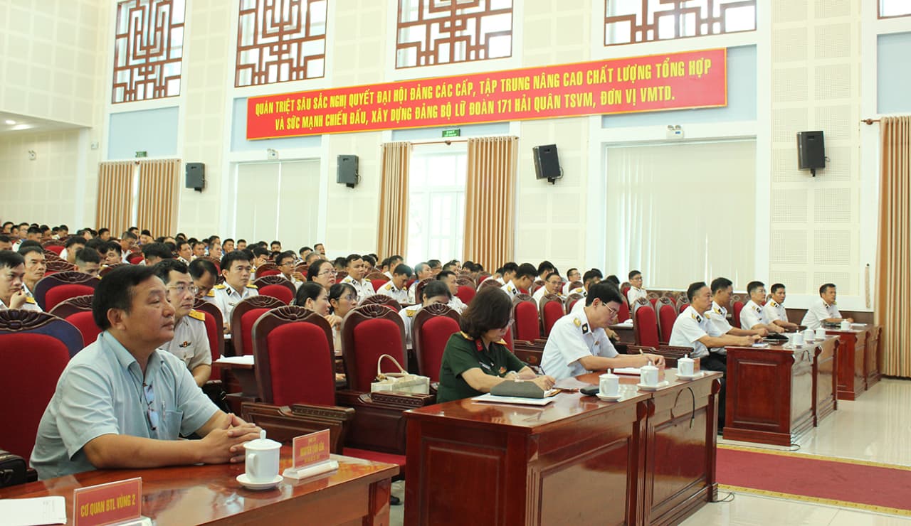 Truyền thông về tác hại của thuốc lá cho cán bộ, chiến sĩ Lữ đoàn 171 và Hải đoàn 129