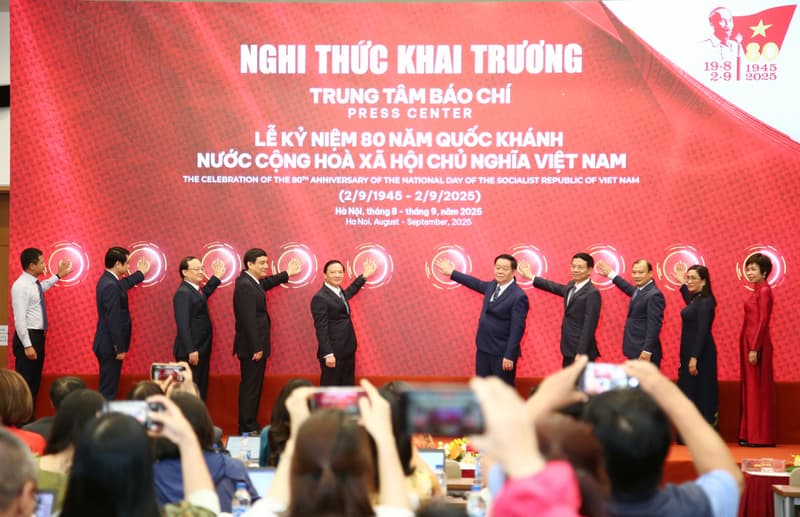 Khai trương Trung tâm Báo chí và phát hành bộ tem đặc biệt kỷ niệm 80 năm Quốc khánh