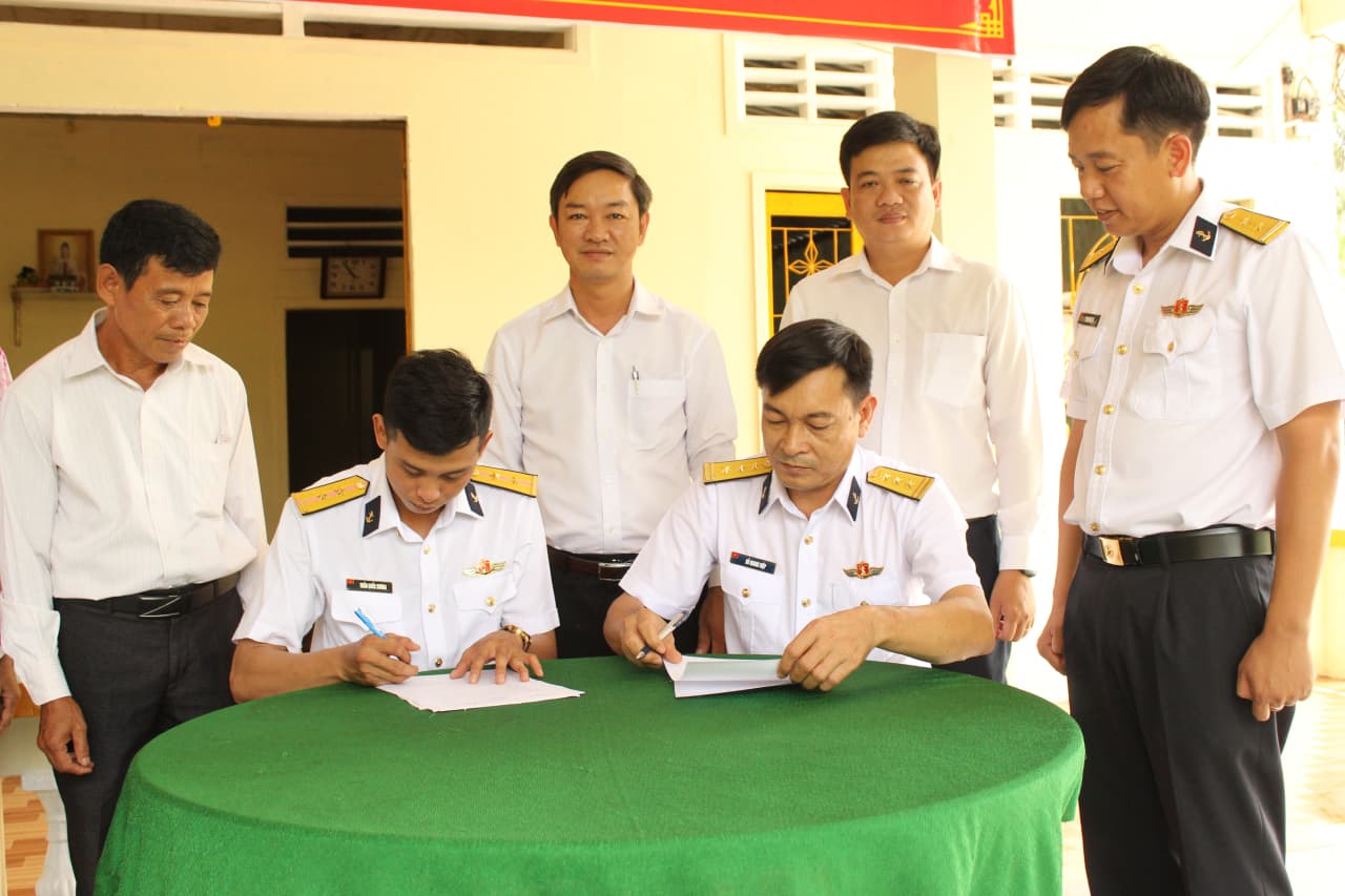 Lữ đoàn 171 bàn giao nhà đồng đội