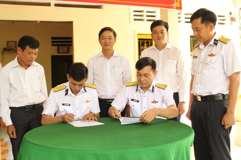 Lữ đoàn 171 bàn giao nhà đồng đội