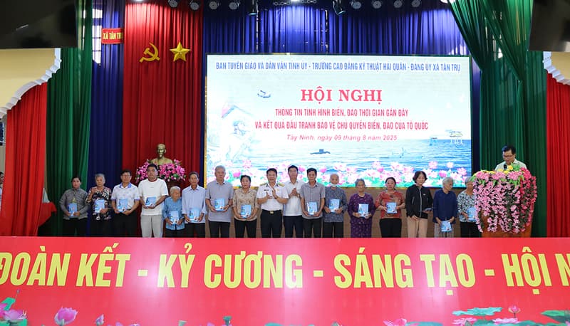 Trường Cao đẳng Kỹ thuật Hải quân phối hợp tuyên truyền biển đảo tại tỉnh Tây Ninh