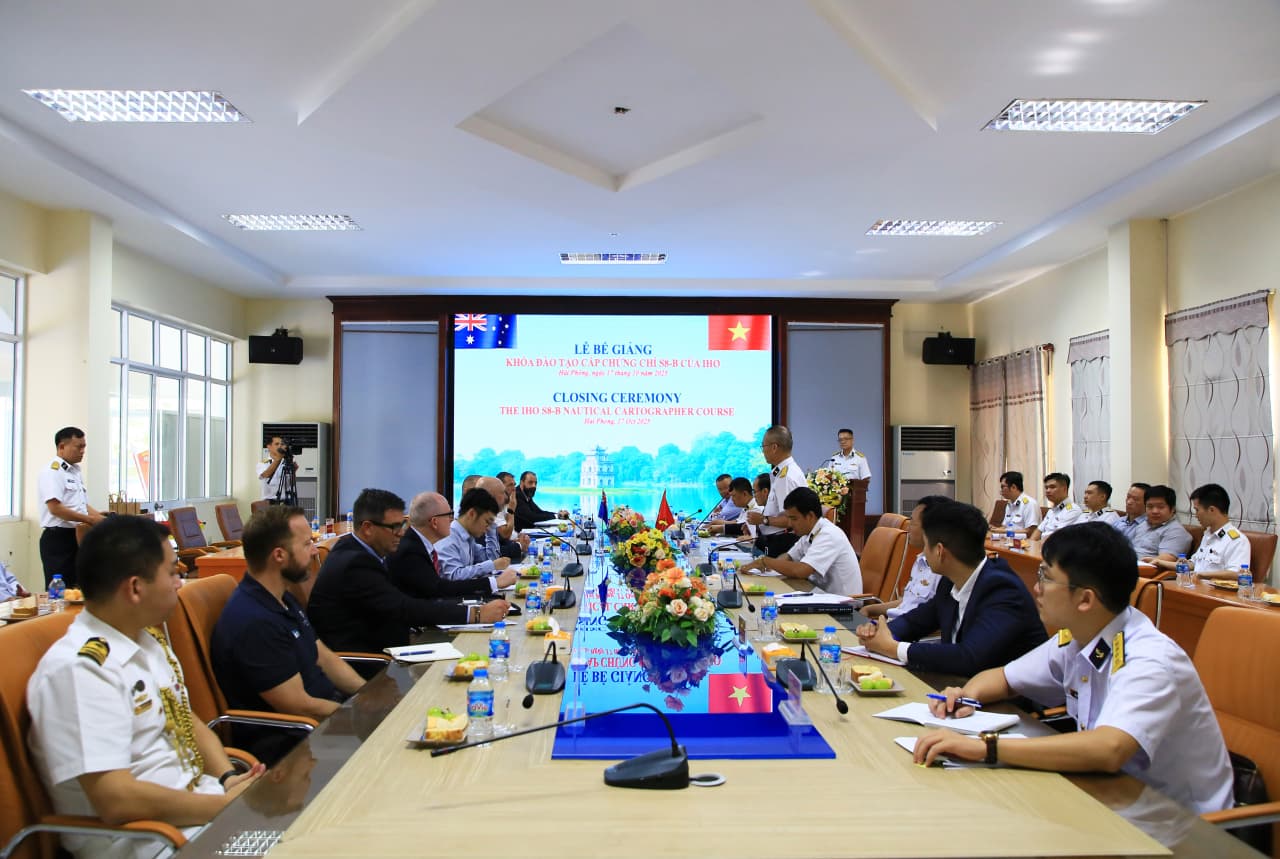 Bế giảng khóa đào tạo và cấp chứng chỉ S8-B IHO lần thứ 2 tại Việt Nam