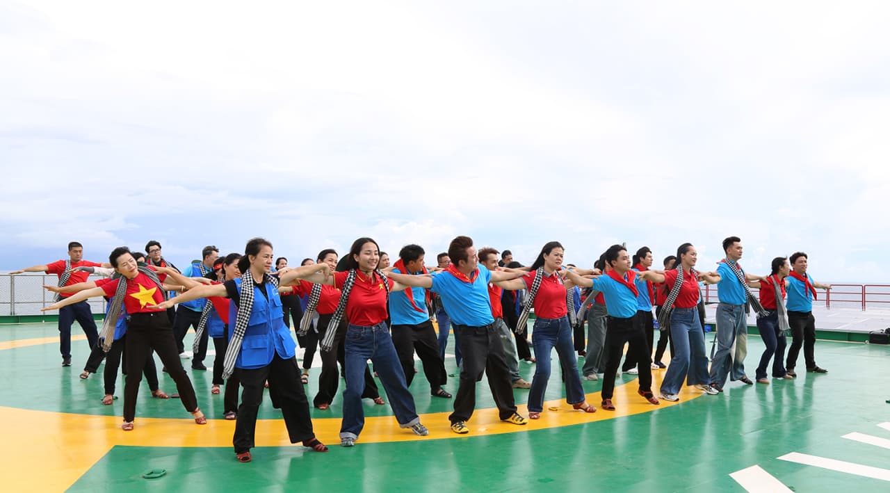 Tấm lòng của đại biểu TP. Hồ Chí Minh gửi trọn nơi đầu sóng DK1/10