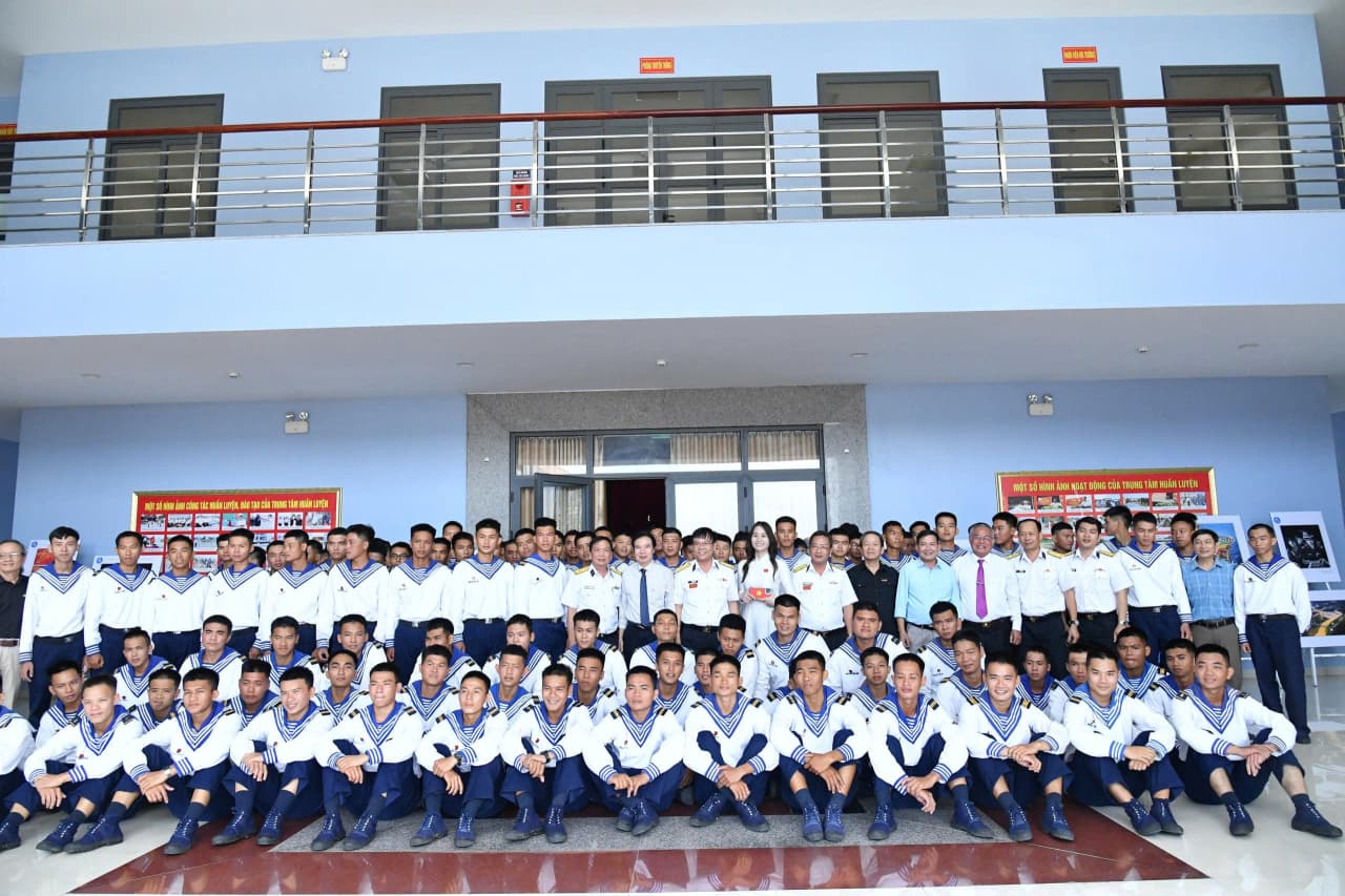 Vùng 2 Hải quân giao lưu với Hội Văn học nghệ thuật tỉnh Đồng Nai