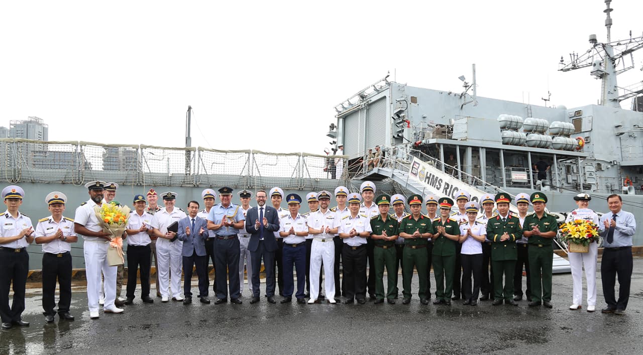 Tàu khu trục HMS RICHMOND của Hải quân Hoàng gia Anh thăm TP. Hồ Chí Minh