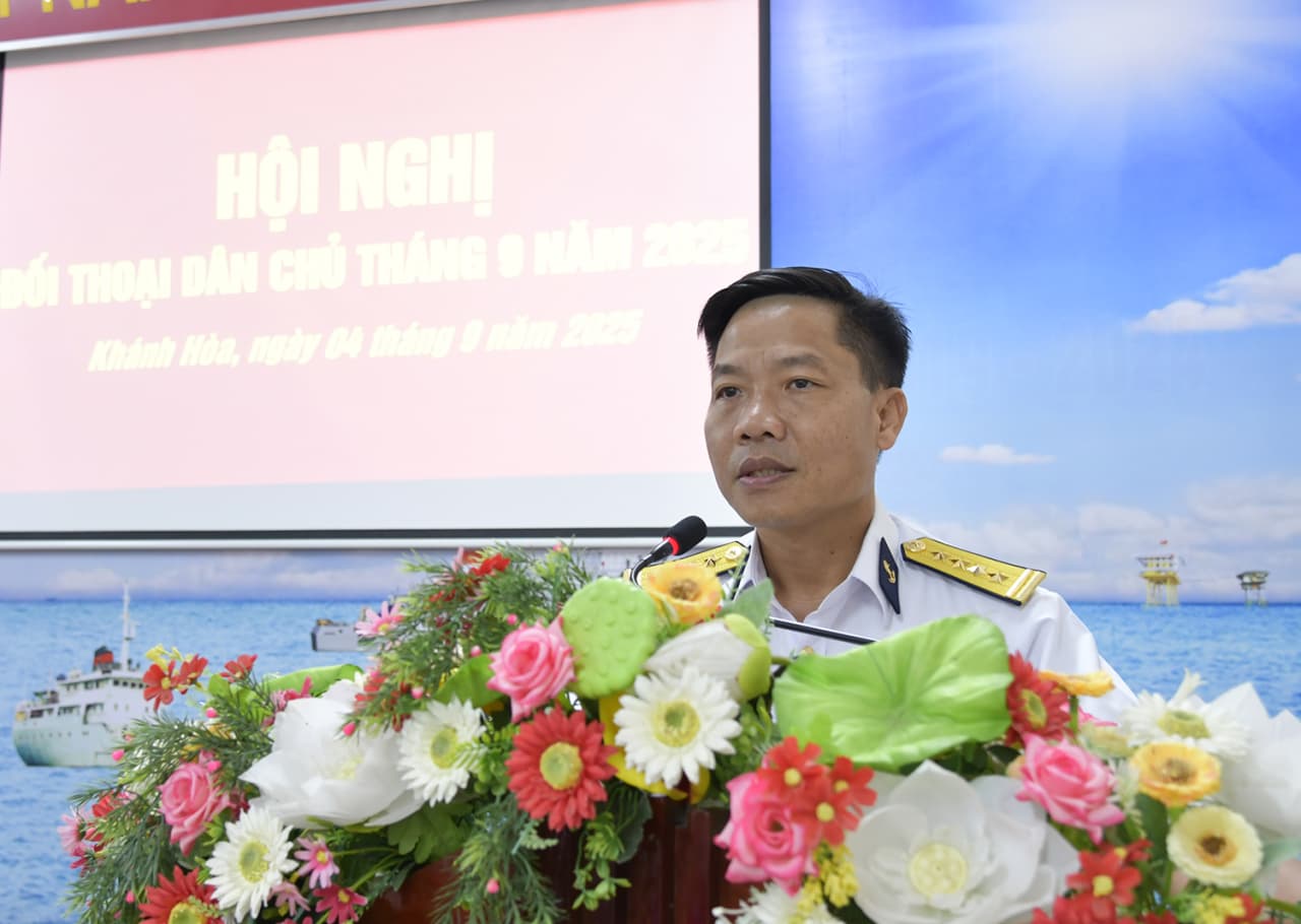 Chỉ huy Lữ đoàn 955 đối thoại dân chủ với cán bộ, chiến sĩ