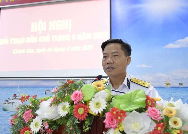 Chỉ huy Lữ đoàn 955 đối thoại dân chủ với cán bộ, chiến sĩ