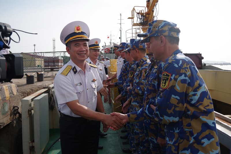 Hải đoàn 129 thăm, chúc tết quân dân đặc khu Trường Sa