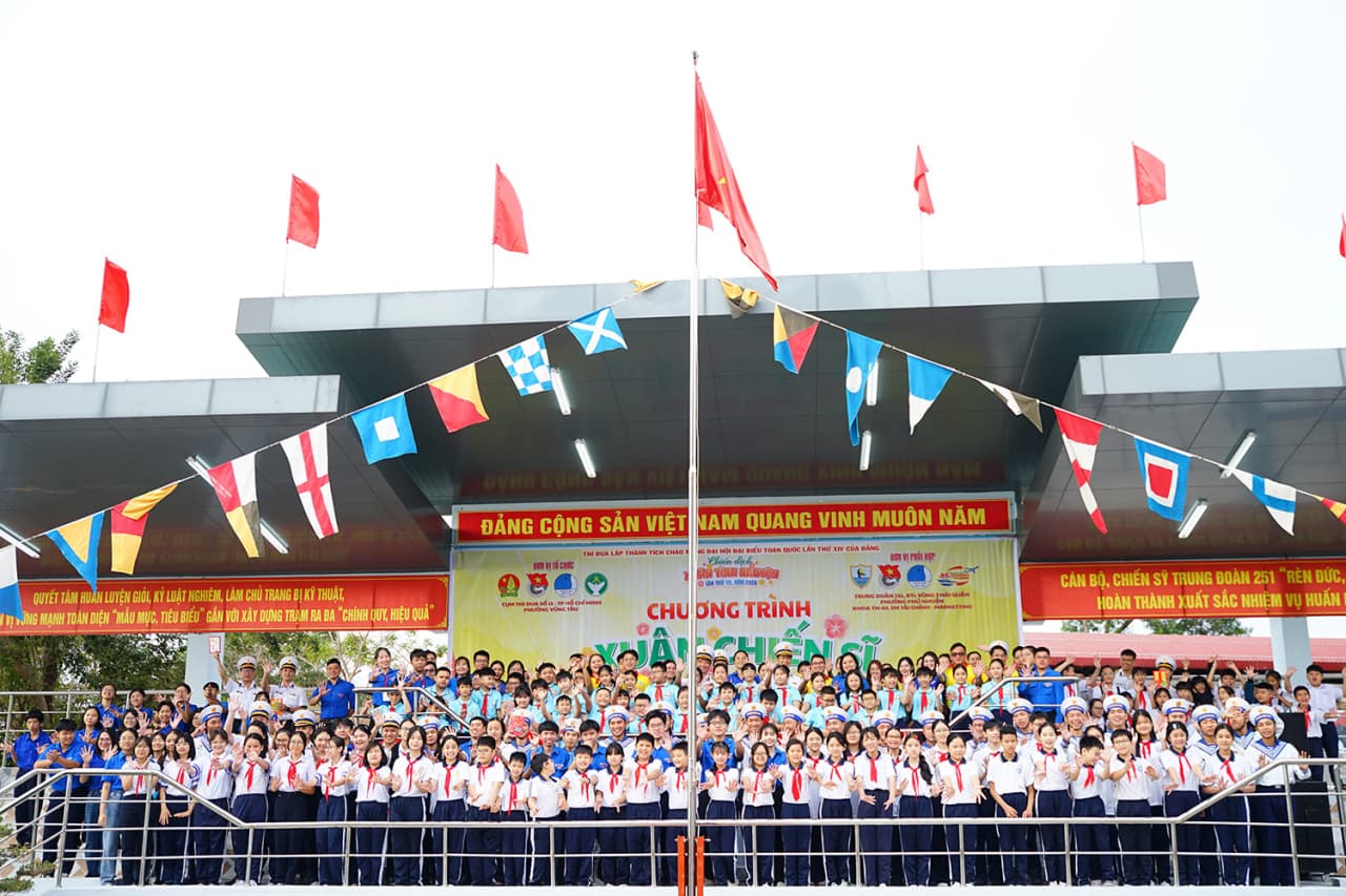 Trung đoàn 251 phối hợp tổ chức chương trình “Xuân chiến sĩ” năm 2026