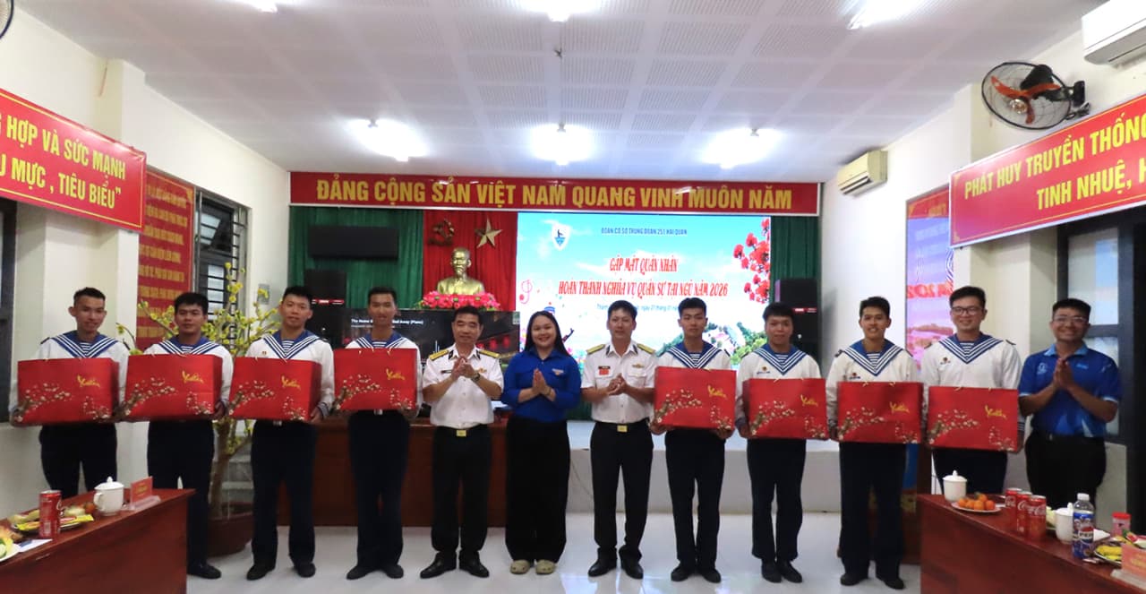 Trung đoàn 251 tổ chức đêm liên hoan chia tay  chiến sĩ xuất ngũ năm 2026