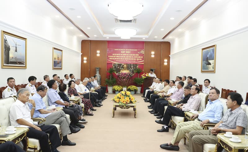 Gặp mặt nguyên thủ trưởng Bộ Tư lệnh Hải quân và cán bộ cấp tướng nghỉ hưu, chuyển công tác khu vực phía Nam