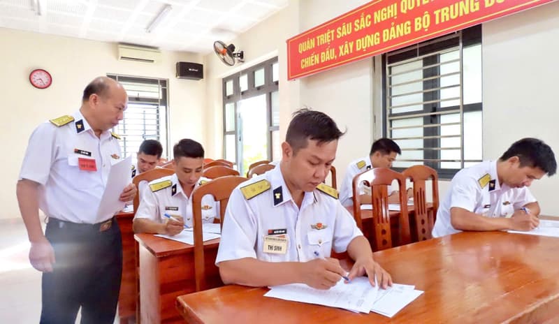 Trung đoàn 251 tổ chức hội thi cán bộ giảng dạy chính trị năm 2026