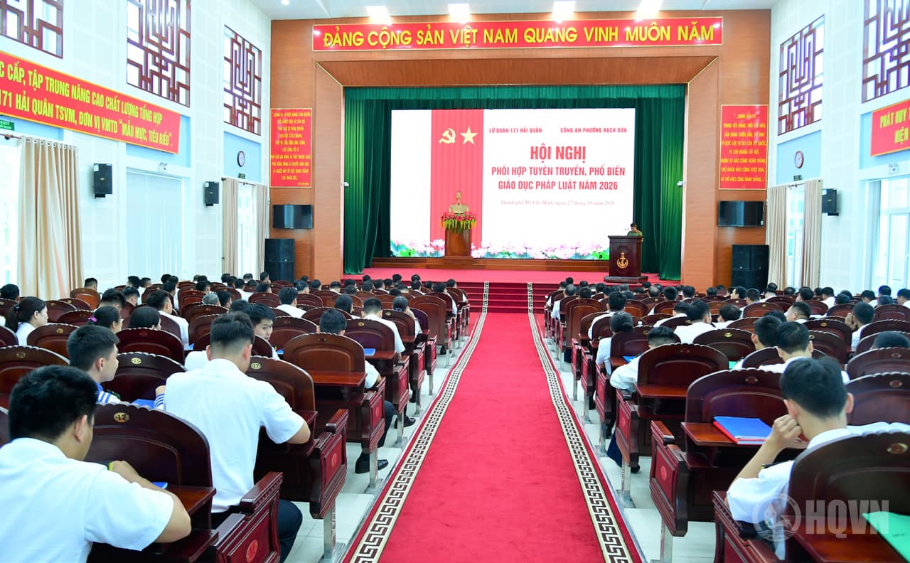 Lữ đoàn 171 phối hợp với Công an phường Rạch Dừa tuyên truyền về tình hình an ninh chính trị, trật tự an toàn xã hội