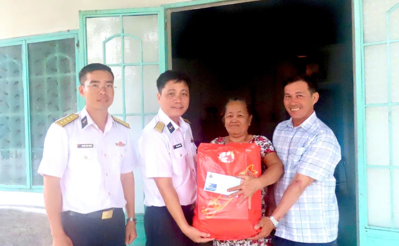 Lữ đoàn 167 tổ chức nhiều hoạt động đón Tết Nguyên đán