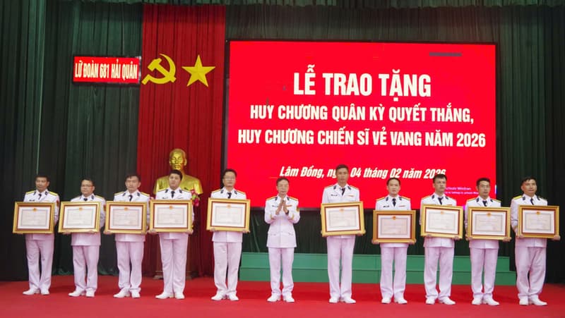 Lữ đoàn 681 trao tặng Huy chương Quân kỳ Quyết thắng, Huy chương Chiến sĩ vẻ vang năm 2026
