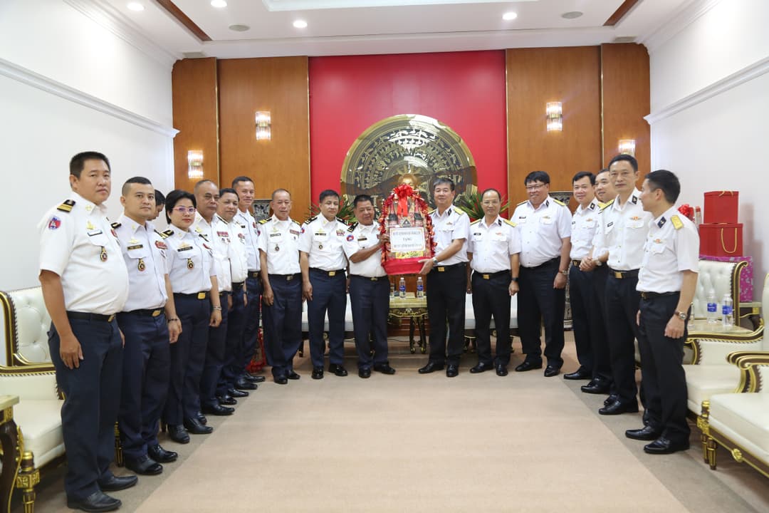 Đoàn Hải quân Hoàng gia Campuchia thăm, chúc Tết Bộ Tư lệnh Quân chủng Hải quân