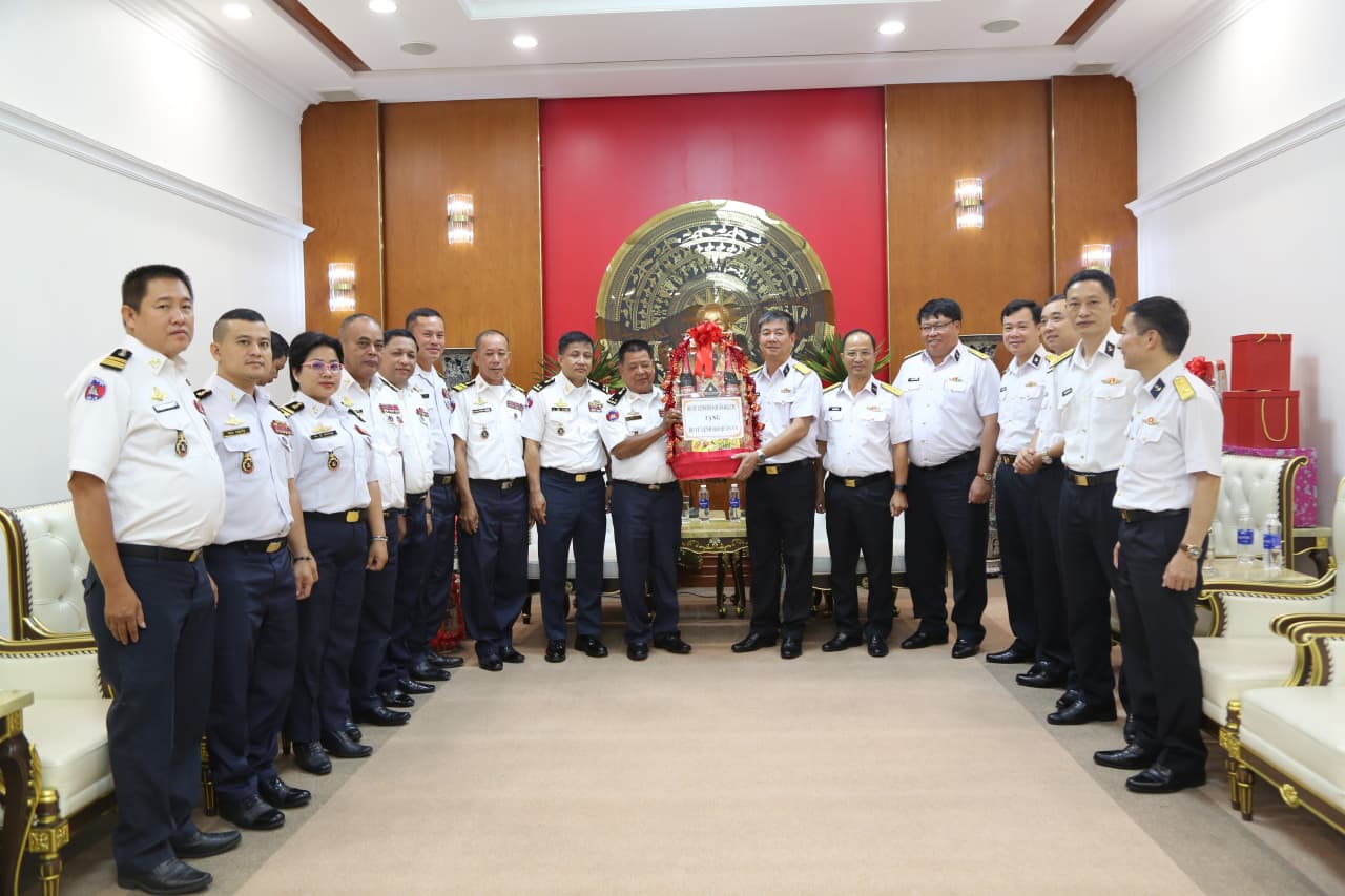 Đoàn Hải quân Hoàng gia Campuchia thăm, chúc Tết Bộ Tư lệnh Quân chủng Hải quân