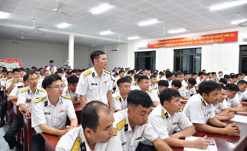 Hiểu bộ đội để cùng hoàn thành tốt nhiệm vụ