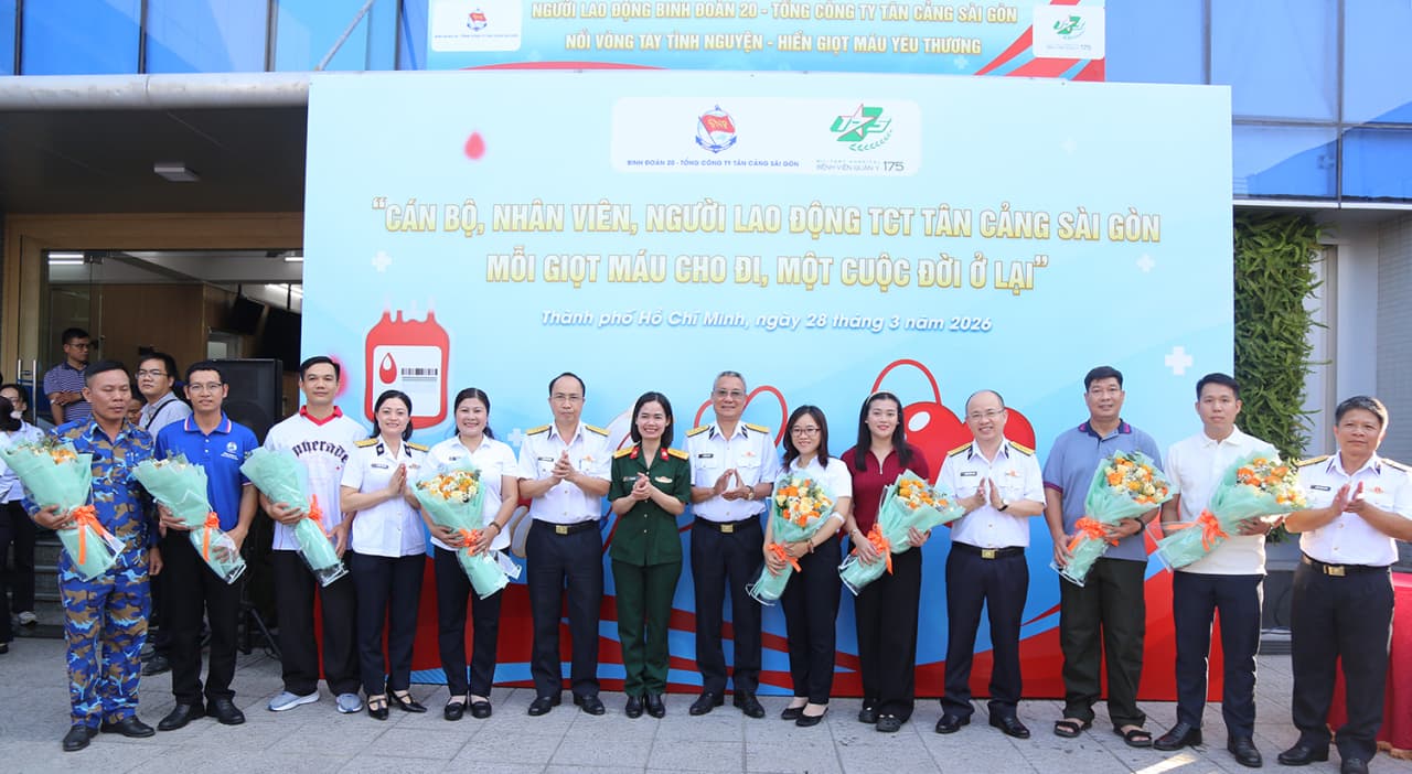 Gần 500 cán bộ, nhân viên Tổng công ty Tân cảng Sài Gòn tham gia hiến máu tình nguyện