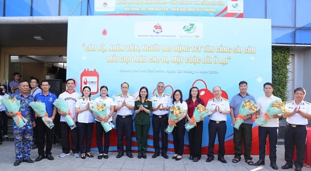 Gần 500 cán bộ, nhân viên Tổng công ty Tân cảng Sài Gòn tham gia hiến máu tình nguyện