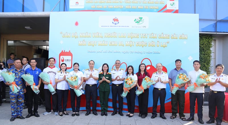 Gần 500 cán bộ, nhân viên Tổng công ty Tân cảng Sài Gòn tham gia hiến máu tình nguyện