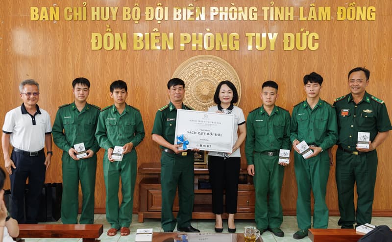 “Hành trình Từ trái tim” tiếp sức tri thức cho cán bộ, chiến sĩ tuyến đầu biên giới