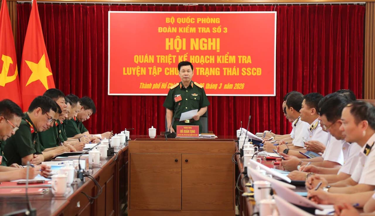 Thượng tướng Đỗ Xuân Tụng kiểm tra luyện tập sẵn sàng chiến đấu tại Vùng 2 Hải quân