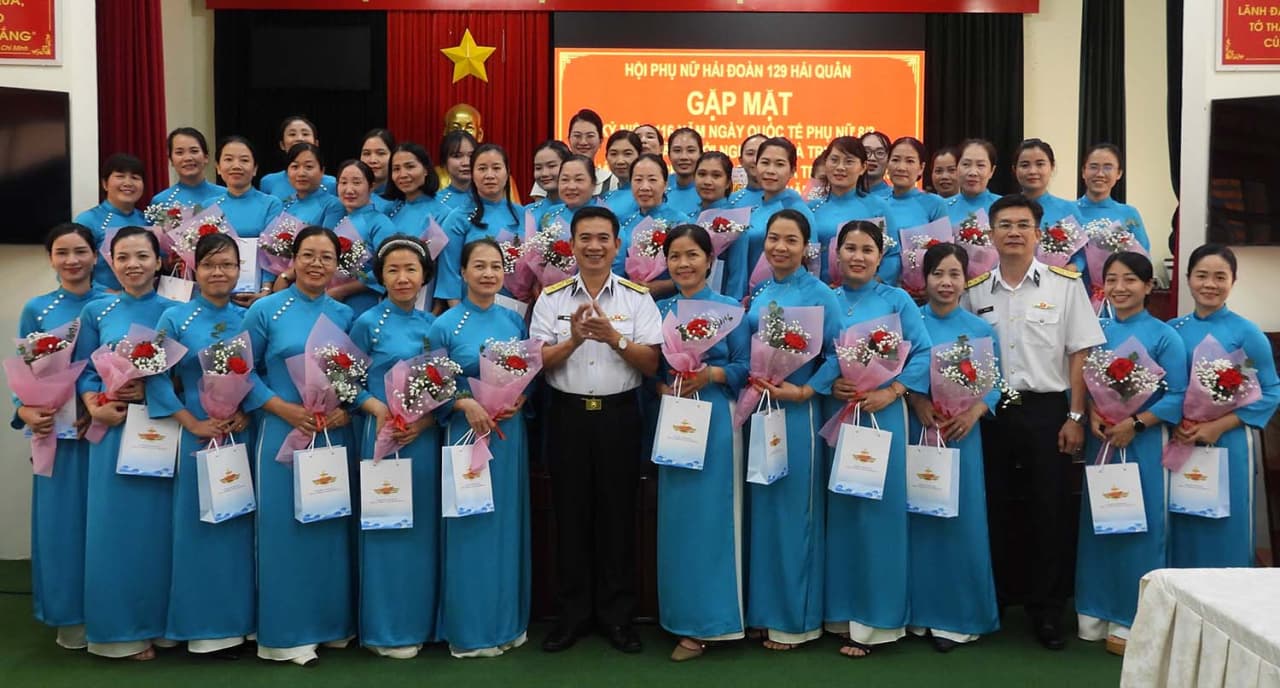 Hải đoàn 129 gặp mặt kỷ niệm Ngày quốc tế phụ nữ 8/3