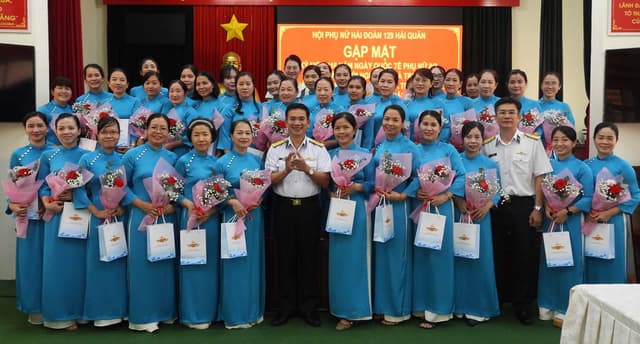 Hải đoàn 129 gặp mặt kỷ niệm Ngày quốc tế phụ nữ 8/3