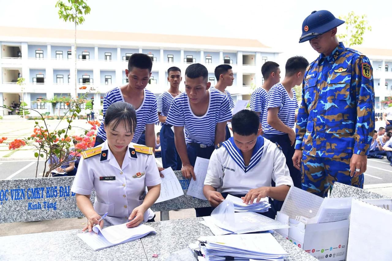 Vùng 2 Hải quân khám phúc tra sức khỏe chiến sĩ mới