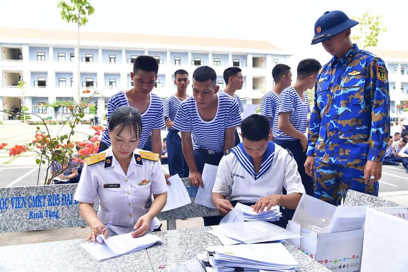 Vùng 2 Hải quân khám phúc tra sức khỏe chiến sĩ mới