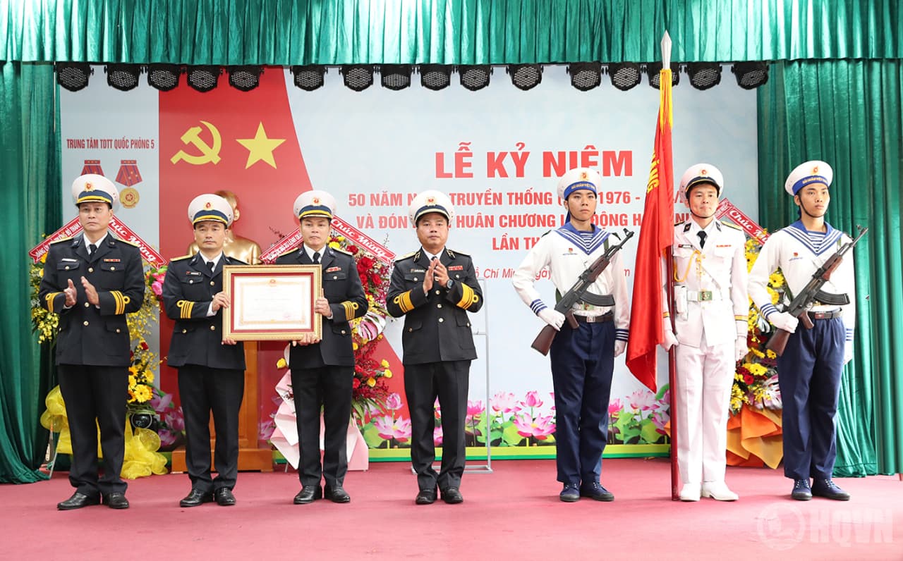 Trung tâm Thể dục thể thao Quốc phòng 5 đón nhận Huân chương Lao động hạng Nhất