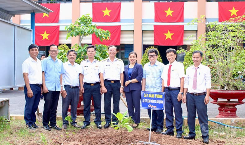 Trung tâm Bảo đảm kỹ thuật Vùng 2 Hải quân tuyên truyền biển đảo tại Đồng Nai