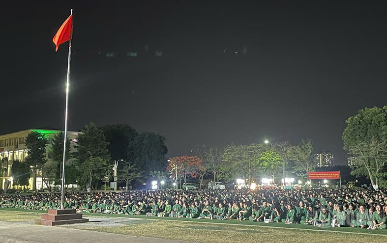 "Thắp lửa" tình yêu biển đảo cho sinh viên