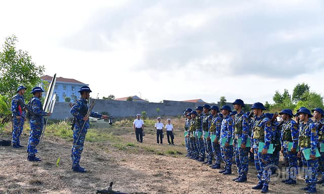 Kiểm tra, nắm tình hình công tác huấn luyện chiến sĩ mới