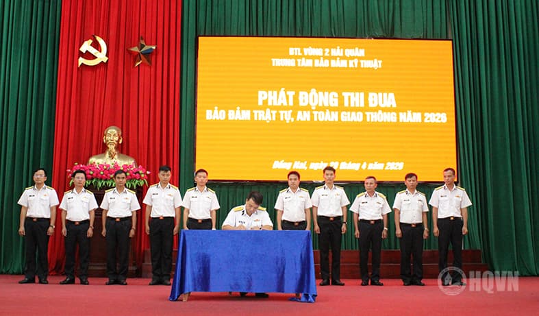 Phát động thi đua bảo đảm trật tự, an toàn giao thông