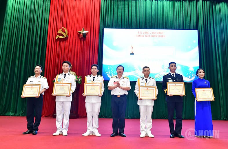 Thủ lĩnh đoàn Trung tâm Huấn luyện Vùng 2 tiên phong, quyết thắng