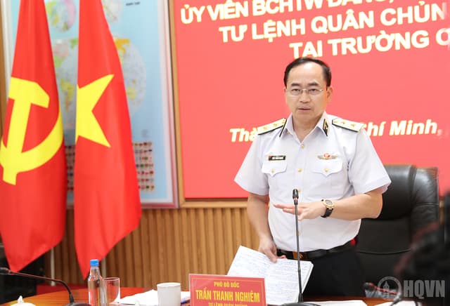 Phó Đô đốc Trần Thanh Nghiêm kiểm tra tại Trường Cao đẳng Kỹ thuật Hải quân