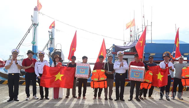 Nặng nghĩa tình với Trường Sa