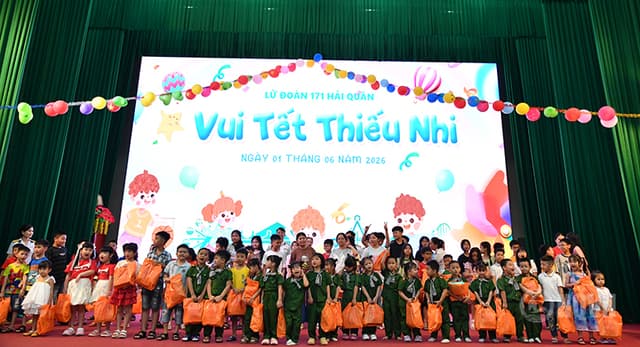 Ấm áp Tết thiếu nhi tại Lữ đoàn 171