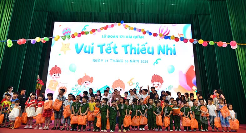 Ấm áp Tết thiếu nhi tại Lữ đoàn 171