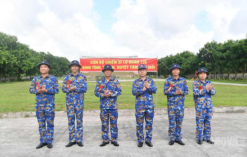 Lữ đoàn 125 tổ chức kiểm tra bắn đạn thật súng bộ binh