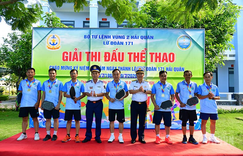 Lữ đoàn 171 khai mạc giải thể thao chào mừng kỷ niệm 60 năm Ngày truyền thống