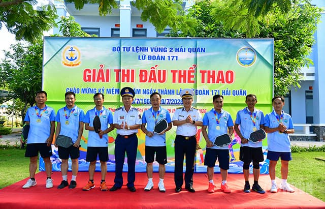 Lữ đoàn 171 khai mạc giải thể thao chào mừng kỷ niệm 60 năm Ngày truyền thống