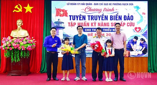 Lữ đoàn 171 tuyên truyền biển, đảo cho các đoàn viên phường Rạch Dừa